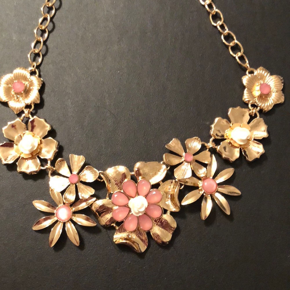 gold and pink flower statement necklace NWT - Picture 3 of 3